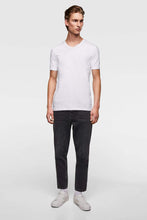 Load image into Gallery viewer, BASIC SLIM FIT T-SHIRT