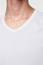 Load image into Gallery viewer, BASIC SLIM FIT T-SHIRT