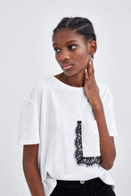 Load image into Gallery viewer, T-SHIRT WITH LACE POCKET