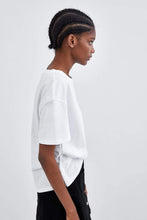 Load image into Gallery viewer, T-SHIRT WITH LACE POCKET