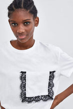 Load image into Gallery viewer, T-SHIRT WITH LACE POCKET