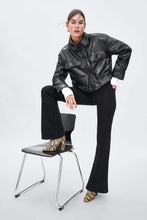 Load image into Gallery viewer, SNAKESKIN PRINT HEELED BOOTS