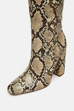 Load image into Gallery viewer, SNAKESKIN PRINT HEELED BOOTS