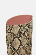 Load image into Gallery viewer, SNAKESKIN PRINT HEELED BOOTS