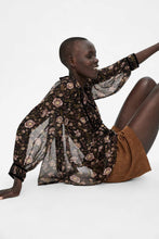 Load image into Gallery viewer, FLORAL PRINT BLOUSE