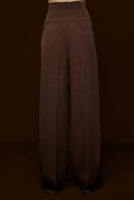 Load image into Gallery viewer, PLEATED TROUSERS