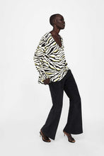 Load image into Gallery viewer, OVERSIZED ZEBRA PRINT BLOUSE
