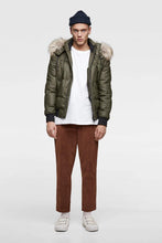 Load image into Gallery viewer, PUFFER JACKET WITH HOOD