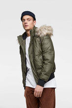 Load image into Gallery viewer, PUFFER JACKET WITH HOOD