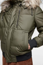 Load image into Gallery viewer, PUFFER JACKET WITH HOOD